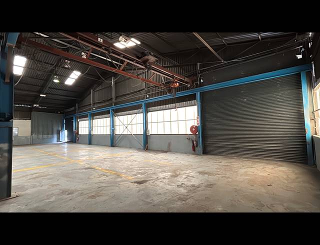 850M² WAREHOUSE TO LET IN EASTLEIGH